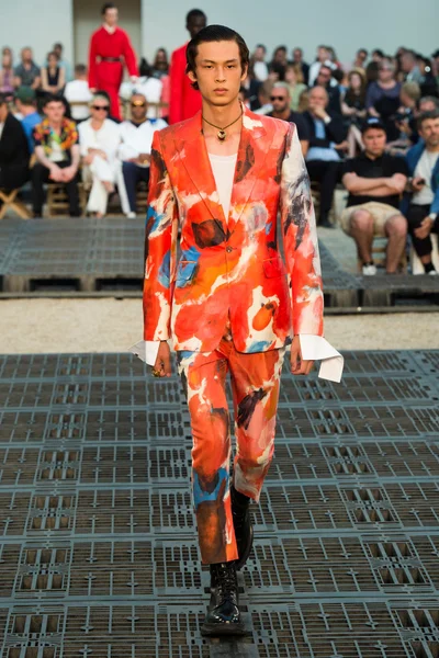 Look 29